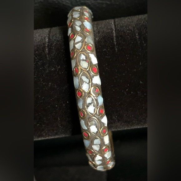 Pair of Beaded Bangle Cuff Bracelets in gold tone with White and Red Beads - Picture 2 of 12